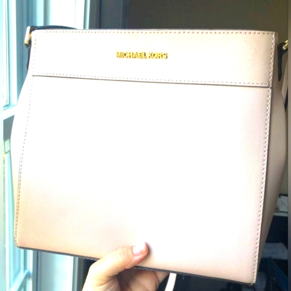 Michael Kors light gray leather crossbody bag zip top saffiano leather - Picture 1 of 7